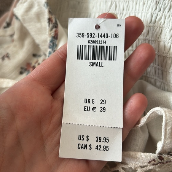 Hollister romper - tag still on - Picture 3 of 3